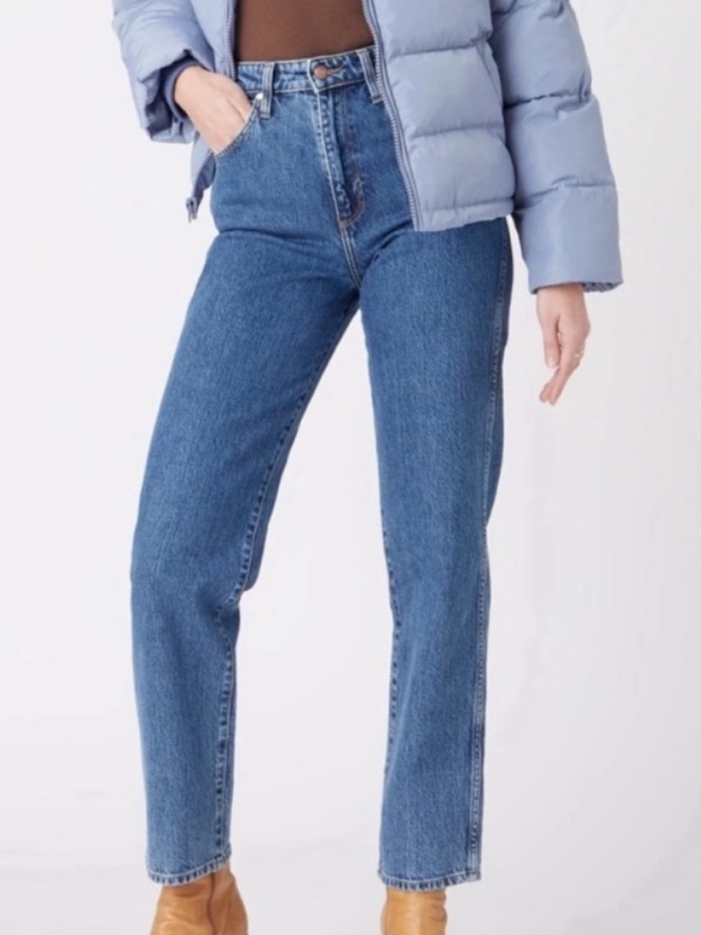 Wrangler 27 x 28 Jeans Mom Straight Jeans Earthwash in Winter Hue blue NWT